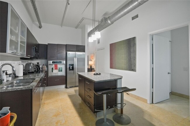 Building Photo - 3029 NE 188th St