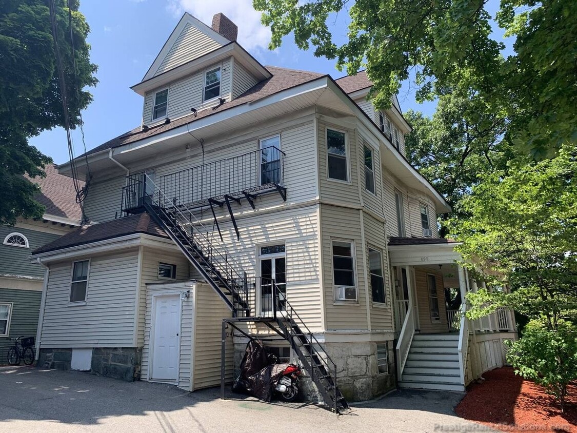 Foto principal - 582 Cambridge St