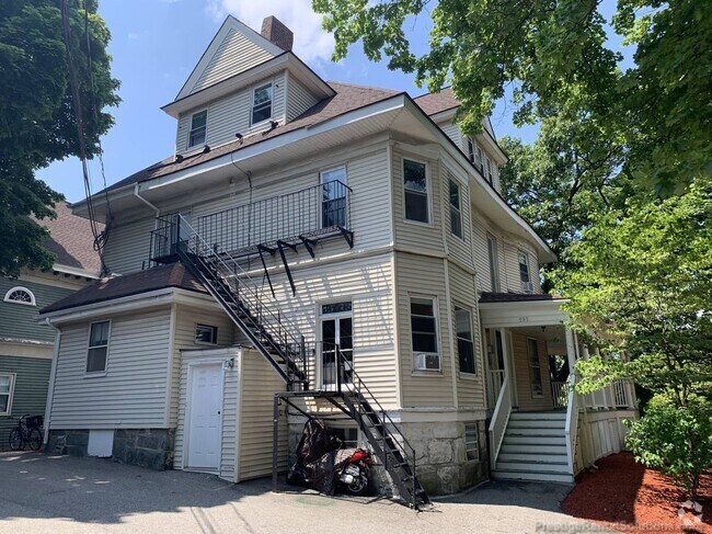 Building Photo - 582 Cambridge St
