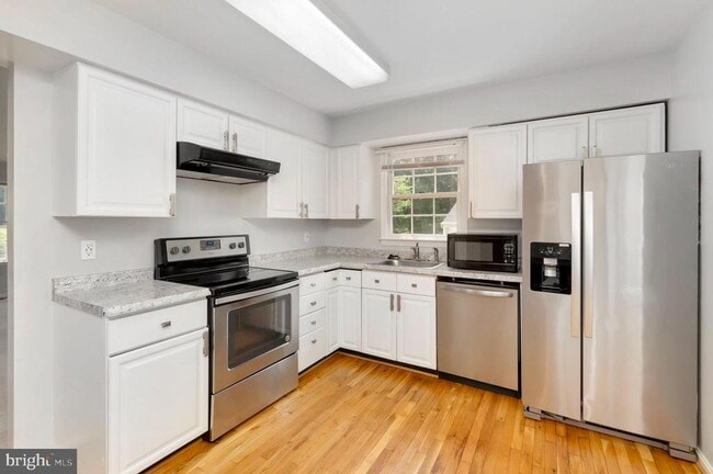 Building Photo - 4354 Chambord Ln