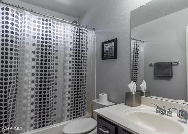 Foto del edificio - 3094 S Martingale Rd