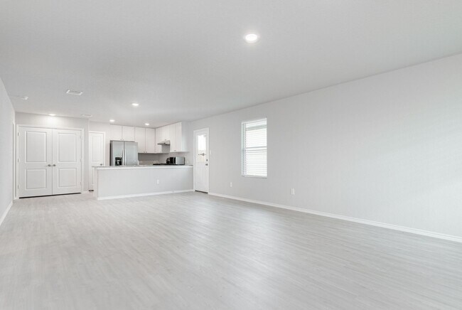 Foto del edificio - Newer home with open floor plan