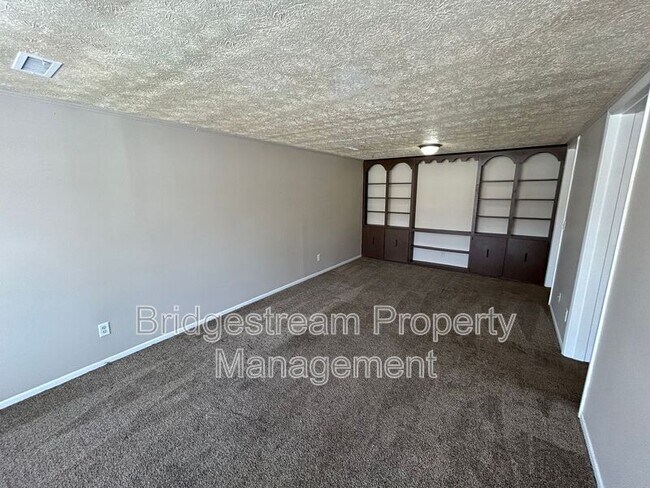 Foto del edificio - 838 Randler Ave