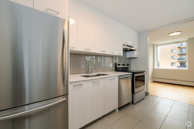 2BR, 1BA - 1590SF - Kitchen - Villa Saint-Jean