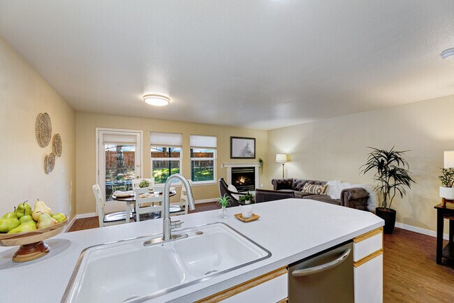 Foto del edificio - 3 Bed 2.5 Bath Townhome in Prime Boise Location!