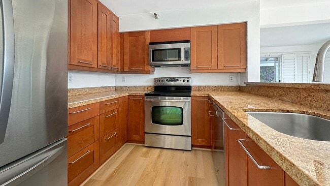 Building Photo - Exceptional Corner Unit w/ Wraparound Sout...