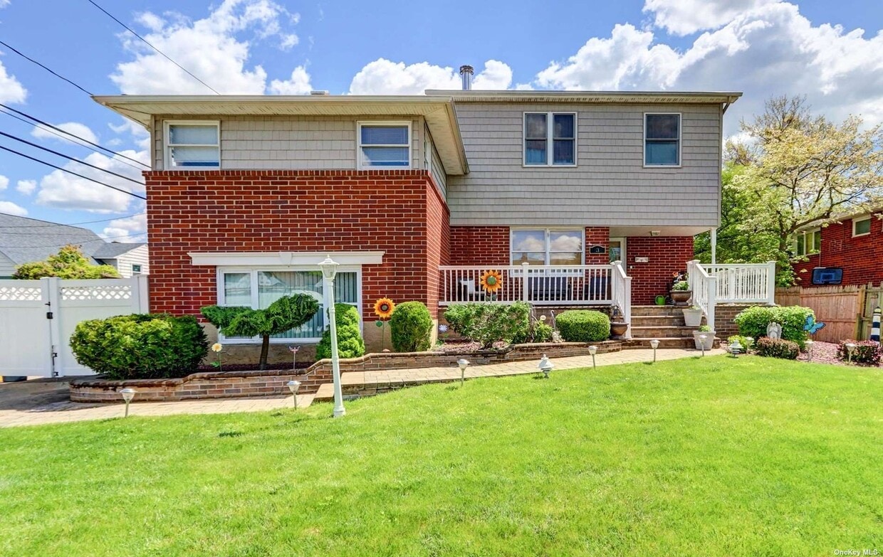 3 Winding Rd, Massapequa, NY 11758 House Rental in Massapequa, NY