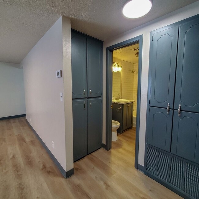 Building Photo - 642 N Beard Ave