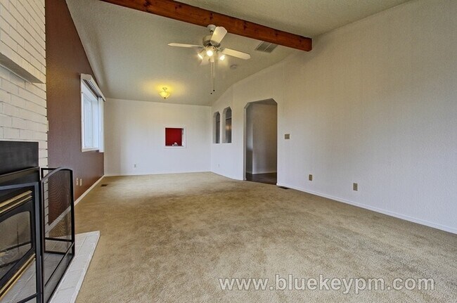 Foto del edificio - 3 Bed, 2 Bath home in Milwaukie