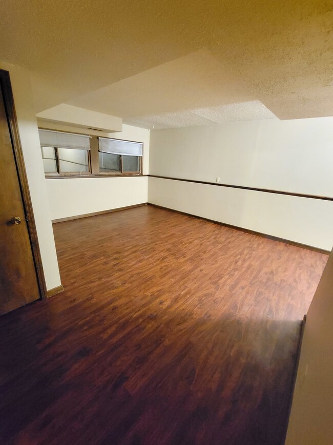 Foto del edificio - 2 Bedroom | 1 Bathroom Lower Level Duplex ...