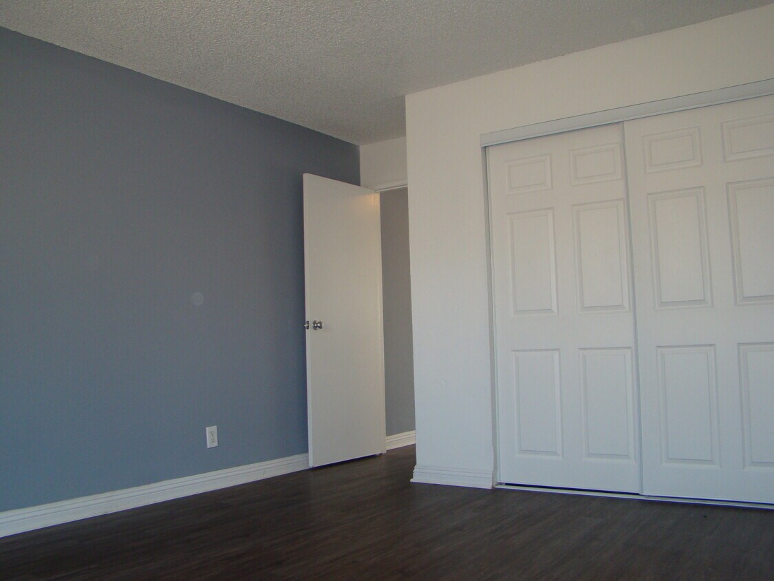 Primary Photo - 6711 Riverton Ave