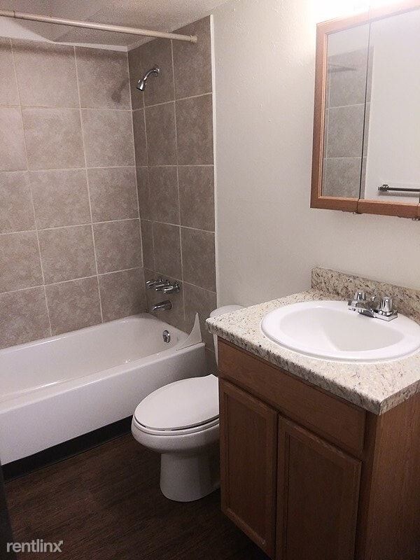 Building Photo - 1 br, 1 bath Apartment - 568 Marquette Drive