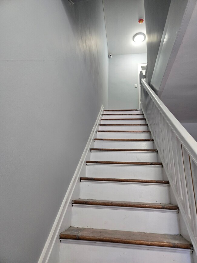 Foto del edificio - 229 Columbia Ave