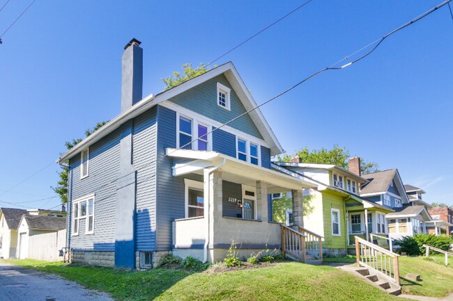 Foto del edificio - 893 E Whittier St