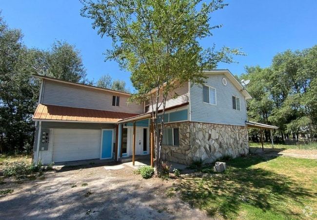 Building Photo - 2011 N 2800 W