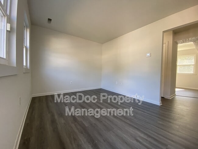 Building Photo - 813 Sledgehammer Dr