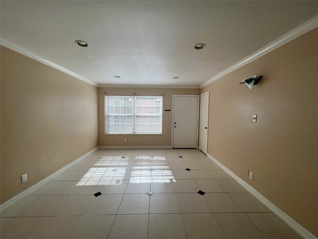 Building Photo - 5550 N Braeswood Blvd