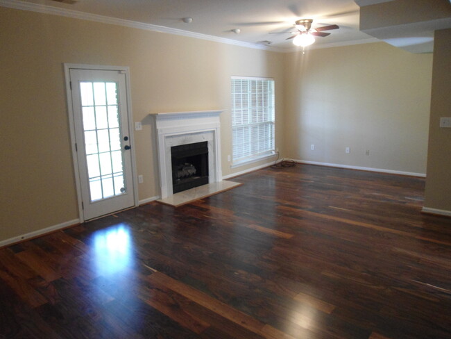 Building Photo - Cute Townhome Available for Rent in Alabas...