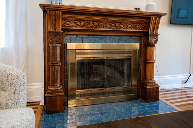 Building Photo - 353 Thrall St