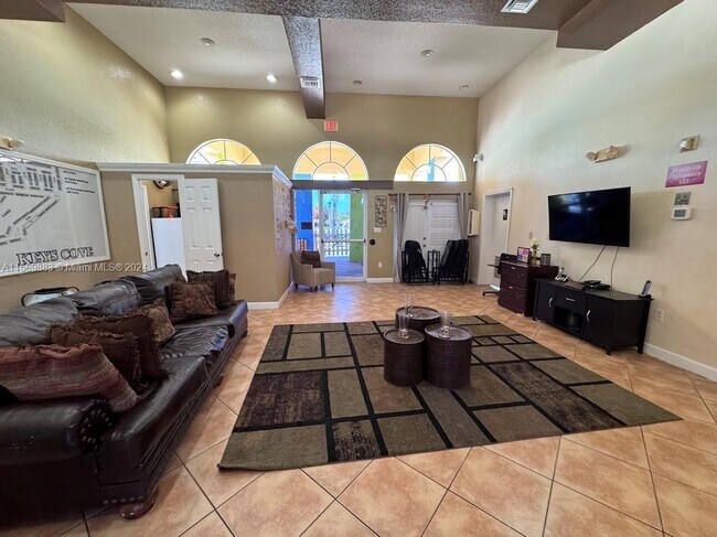 Foto del edificio - 1536 SE 25th St