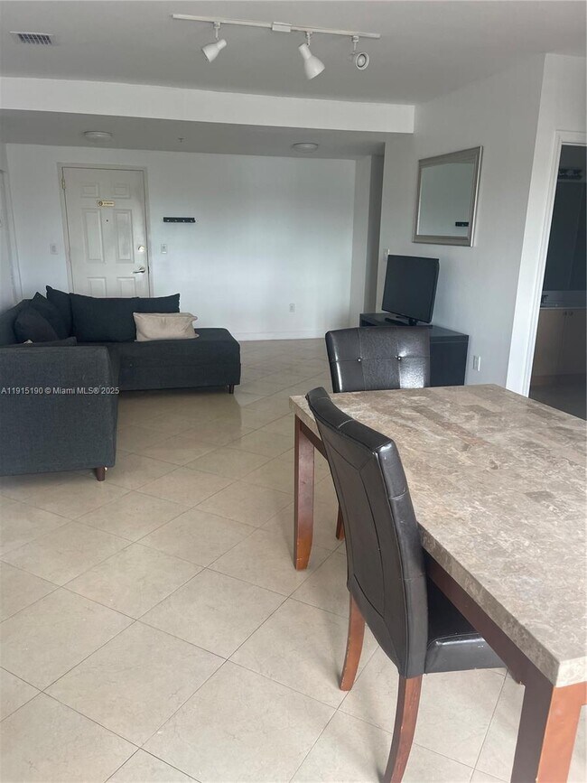 Foto del edificio - 2280 SW 32nd Ave