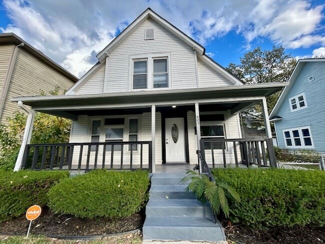 Building Photo - Beautifully Renovated 3-Bed, 2-Bath Home Near Woodruff Place & St. Clair!