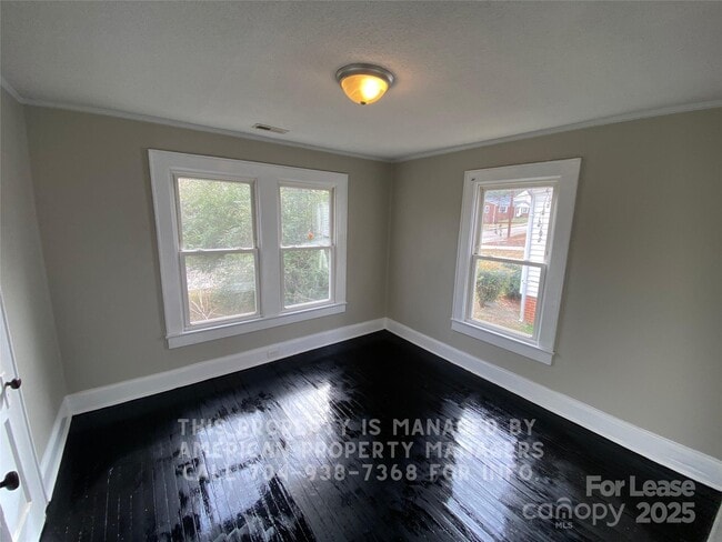 Building Photo - 69 Creswell Dr NE