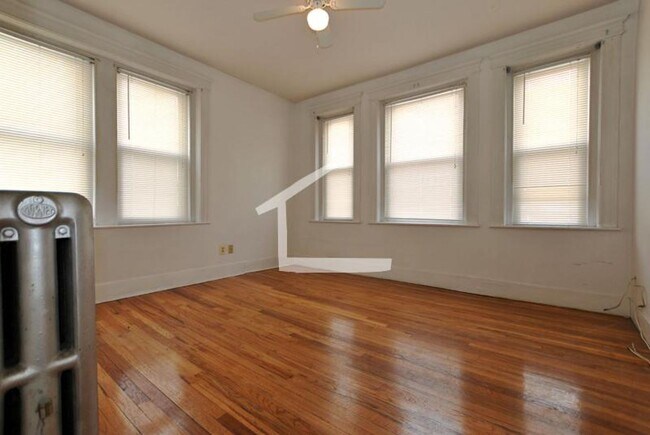 Foto del edificio - Sunny 2 bedroom