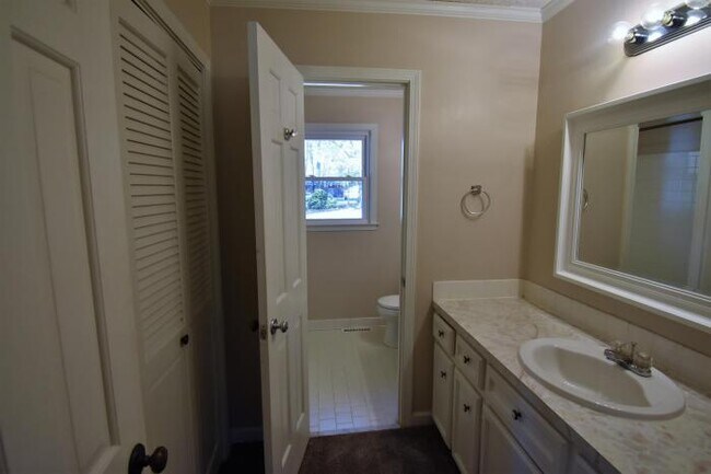 Building Photo - 3 bedroom in Kinston NC 28504