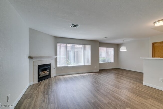 Building Photo - 350 S Durango Dr