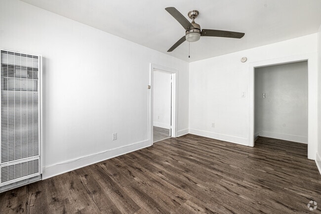 2BR, 1BA - Living Room - La Marquise