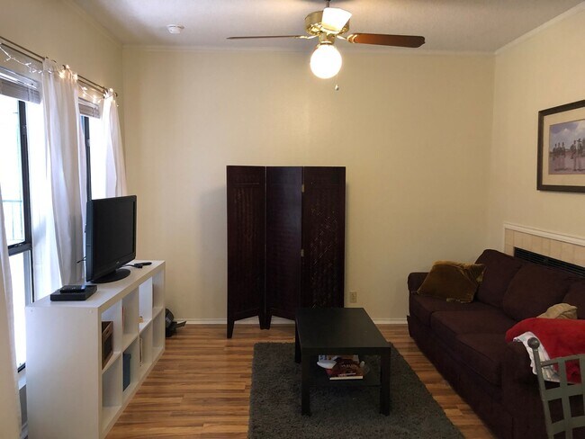 Building Photo - UT PRE LEASE: West Campus 2 bed / 2 bath, ...