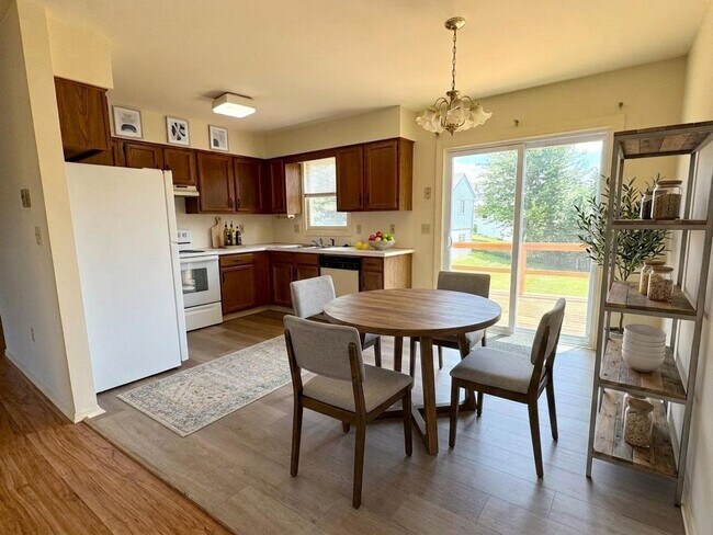 Building Photo - 3 Bedroom 1.5 Bathroom House Available in Dillsburg!