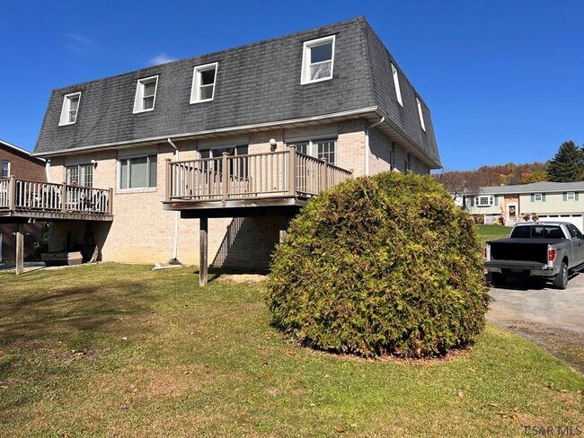 Foto del edificio - 120-122 Berkey Dr