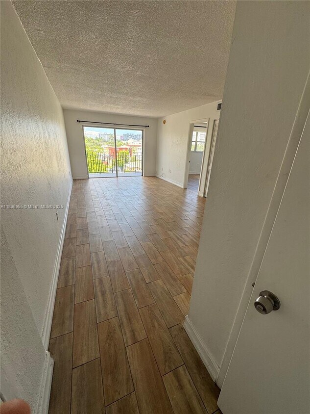 Foto principal - 444 SW 4th St