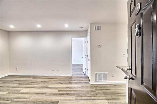 Building Photo - 2657 Lenox Rd NE
