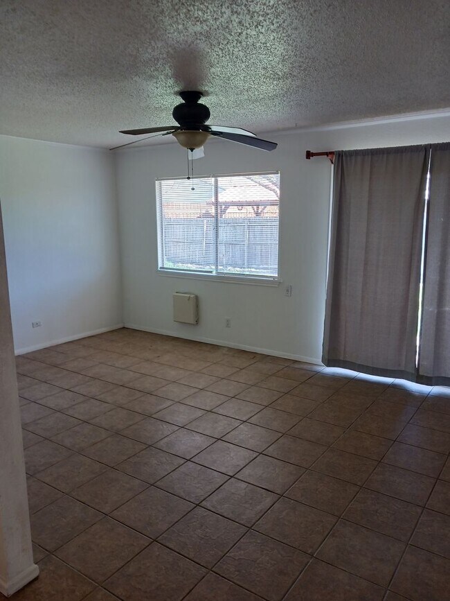 Building Photo - Welcome Home to Comfortable Living in Sher...