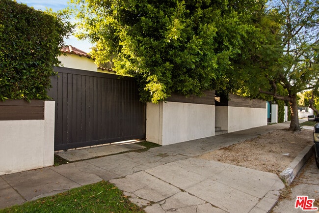 Foto del edificio - 0 N Edinburgh Ave