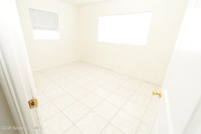 Building Photo - 2219 Allan Adale Rd