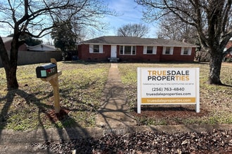 Building Photo - 2017 Dogwood Ln NW