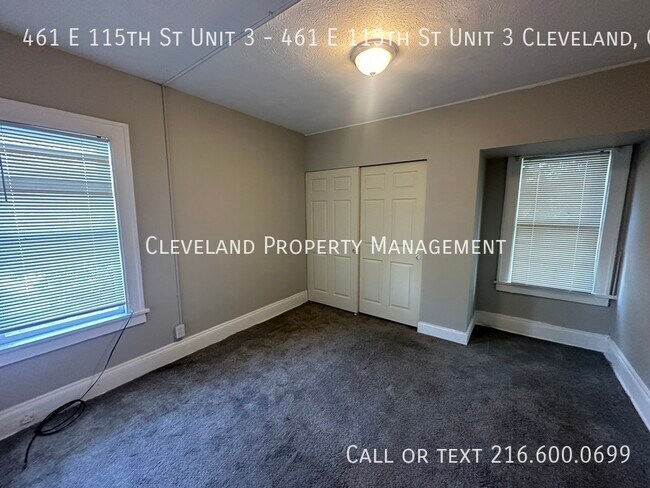 Foto del edificio - Renovated Cleveland Quadplex
