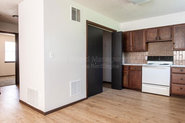 Building Photo - 1826 S Laura St