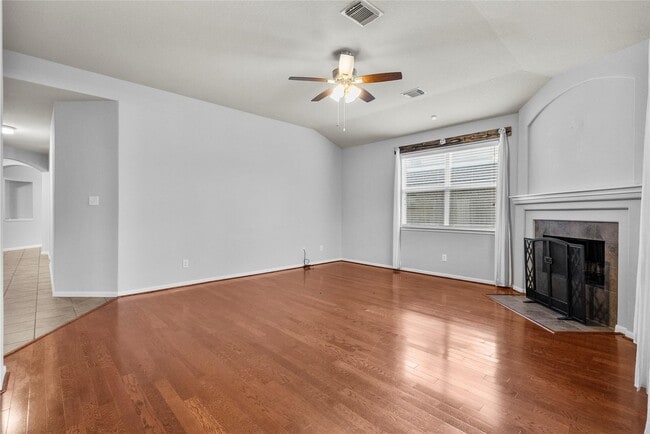 Foto del edificio - 6126 Bradford Ln