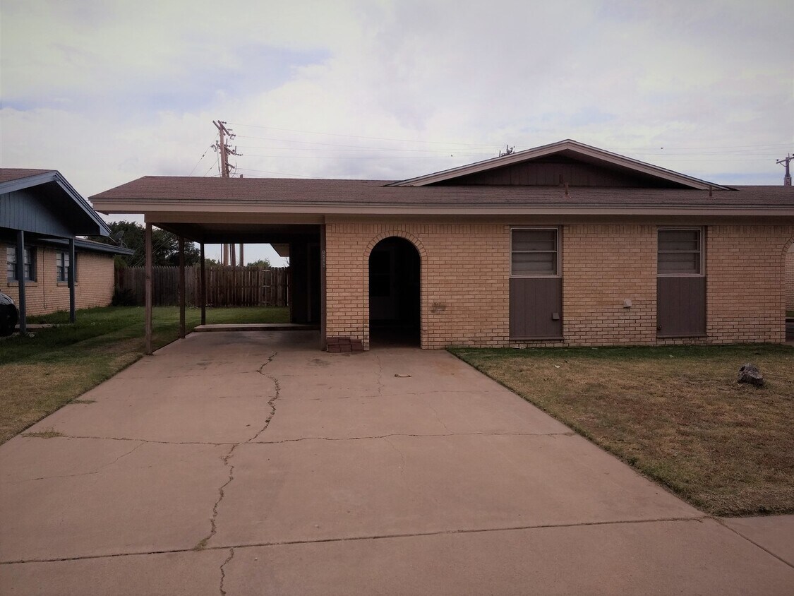 Foto principal - Updated and clean in quiet neighborhood.