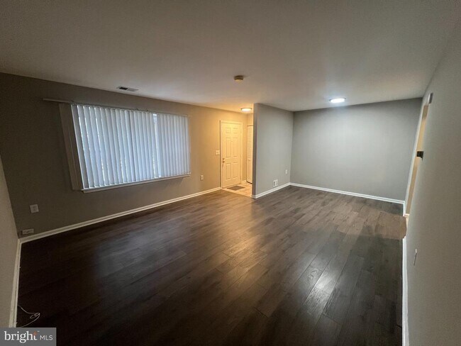 Foto del edificio - 9035 N Laurel Rd