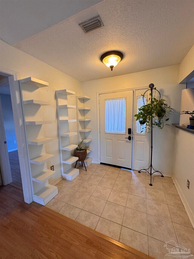 Foto del edificio - 1783 Village Pkwy