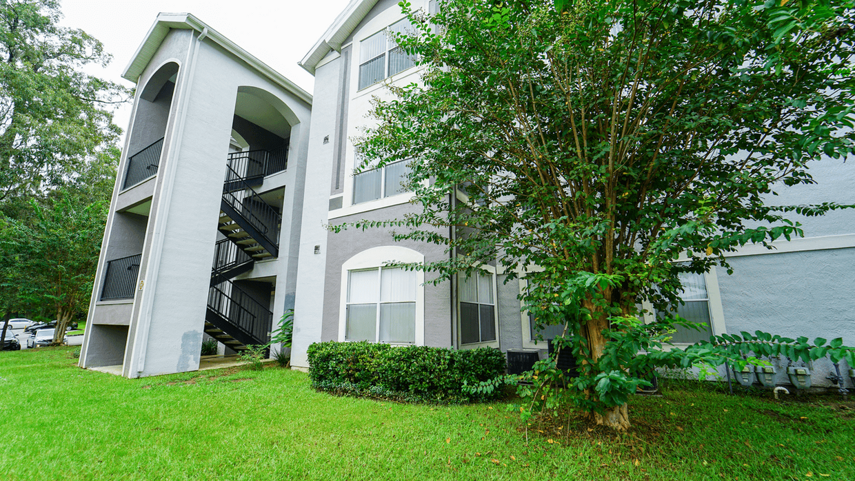 Primary Photo - Glen Oaks Apartments