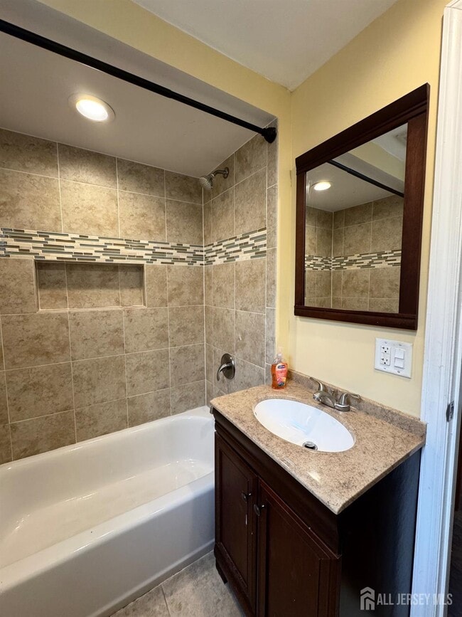 Building Photo - 80 Commerce St