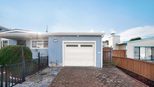 Building Photo - 230 Wicklow Dr