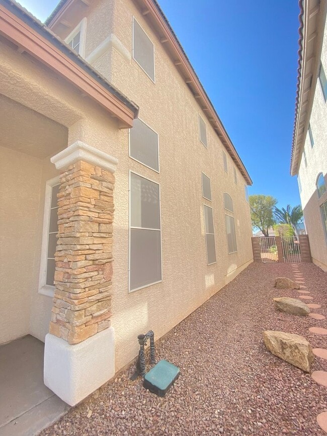 Building Photo - Southwest Rustic Charmet